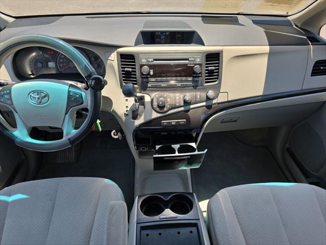 2012 Toyota Sienna LE V6 8 Passenger