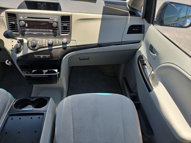 2012 Toyota Sienna LE V6 8 Passenger