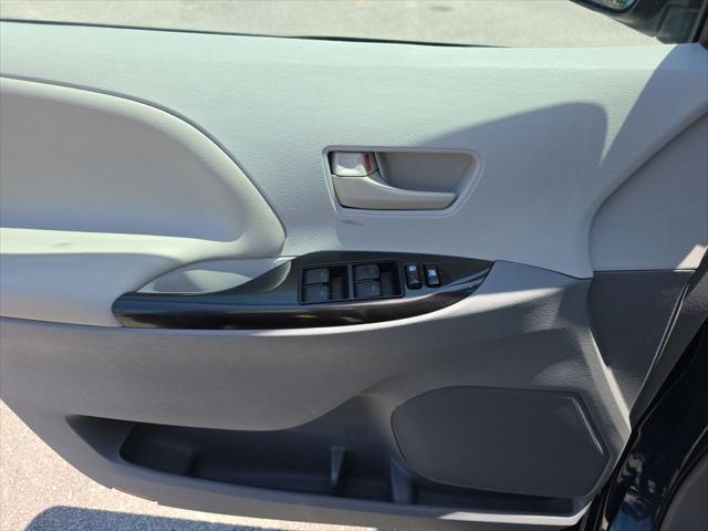 2012 Toyota Sienna LE V6 8 Passenger