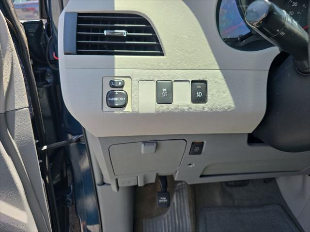 2012 Toyota Sienna LE V6 8 Passenger