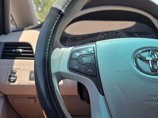 2012 Toyota Sienna LE V6 8 Passenger