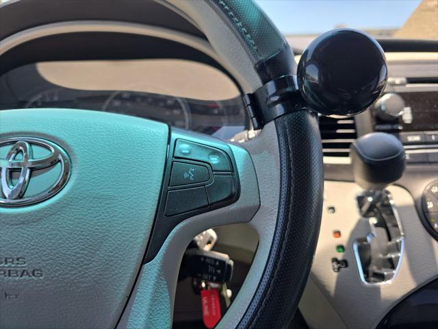 2012 Toyota Sienna LE V6 8 Passenger