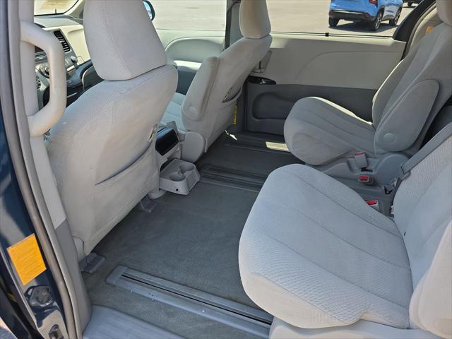 2012 Toyota Sienna LE V6 8 Passenger