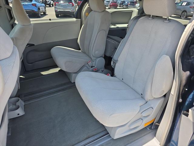2012 Toyota Sienna LE V6 8 Passenger