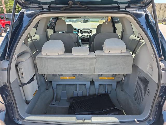 2012 Toyota Sienna LE V6 8 Passenger