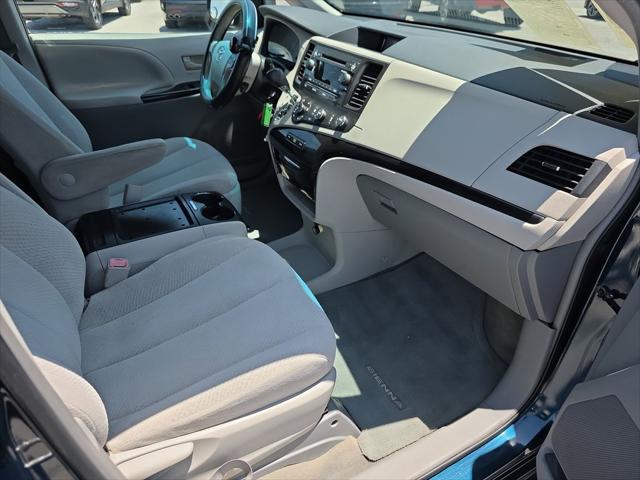 2012 Toyota Sienna LE V6 8 Passenger