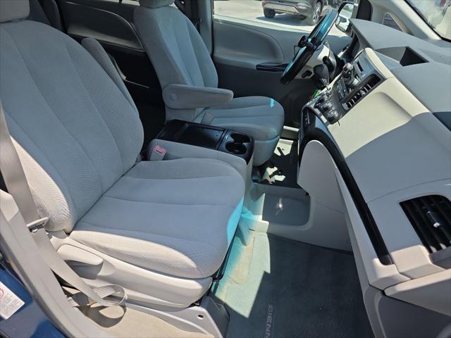 2012 Toyota Sienna LE V6 8 Passenger