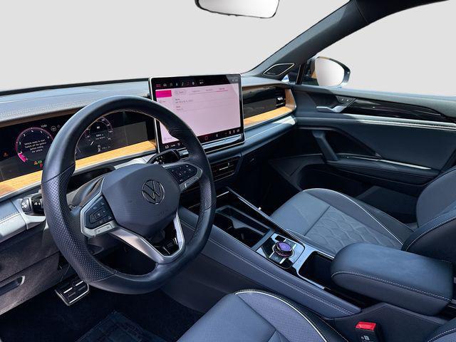2025 Volkswagen Tiguan 2.0T SEL R-Line