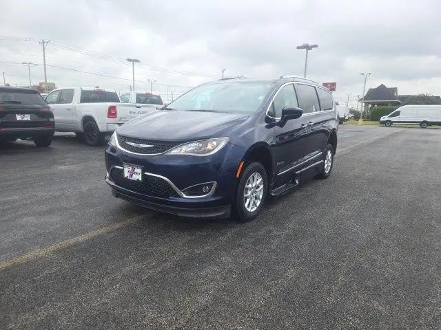 2020 Chrysler Pacifica Touring L for sale in Davenport, IA