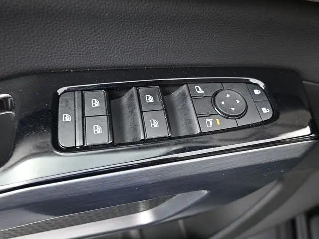2025 Nissan Pathfinder SL FWD