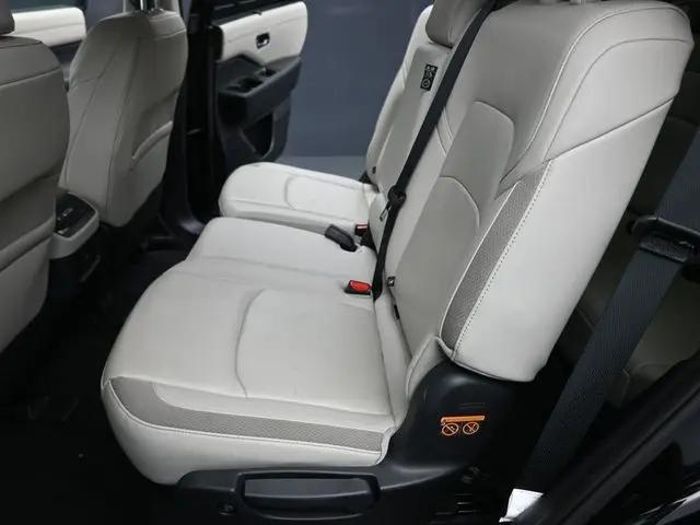 2025 Nissan Pathfinder SL FWD