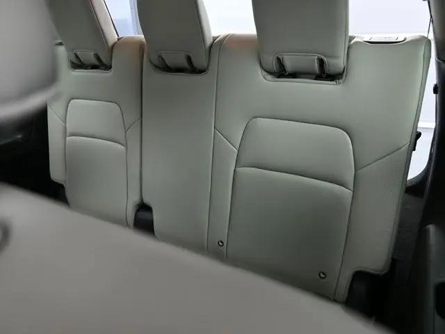 2025 Nissan Pathfinder SL FWD