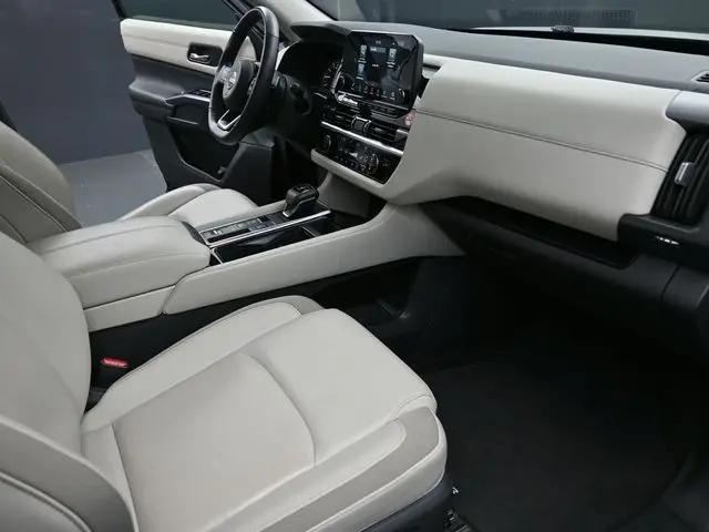 2025 Nissan Pathfinder SL FWD
