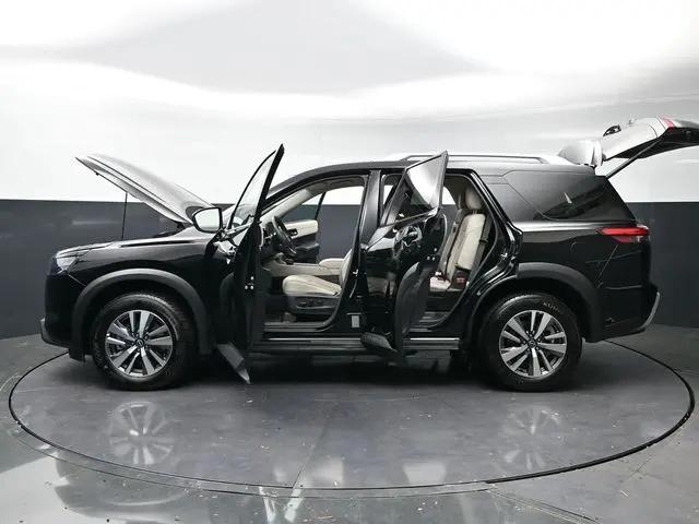 2025 Nissan Pathfinder SL FWD