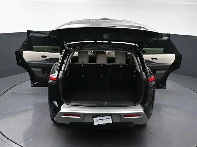 2025 Nissan Pathfinder SL FWD