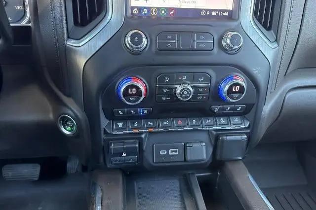 2022 GMC Sierra 3500HD 4WD Crew Cab Standard Bed Denali
