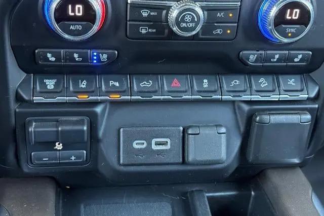 2022 GMC Sierra 3500HD 4WD Crew Cab Standard Bed Denali