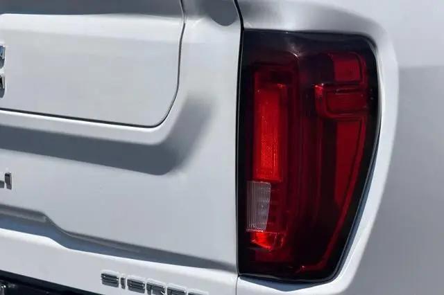 2022 GMC Sierra 3500HD 4WD Crew Cab Standard Bed Denali