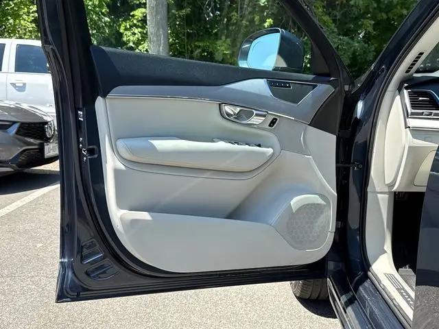 2025 Volvo XC90 B5 Core