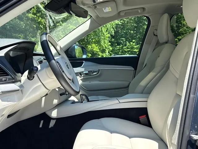 2025 Volvo XC90 B5 Core