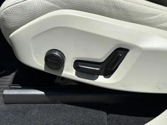 2025 Volvo XC90 B5 Core