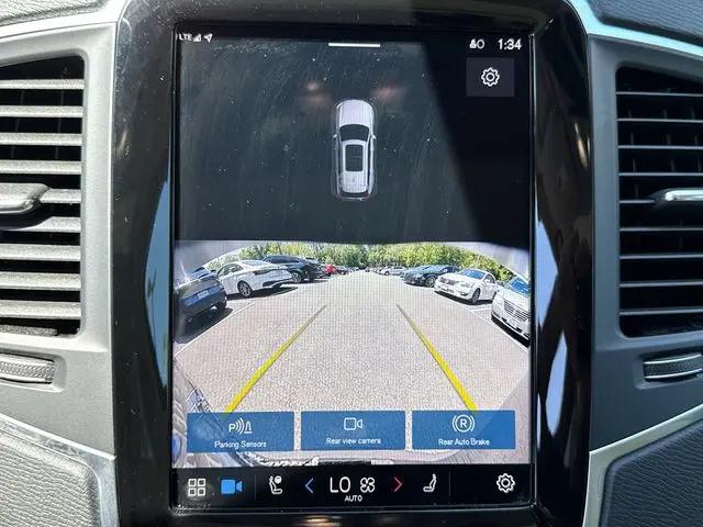 2025 Volvo XC90 B5 Core