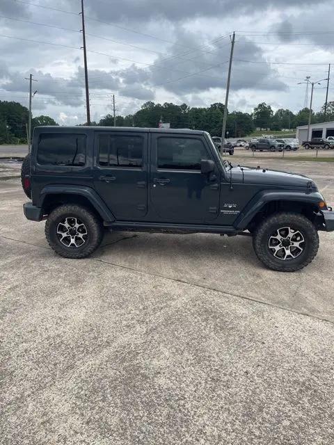 2017 Jeep Wrangler Unlimited Sahara 4x4