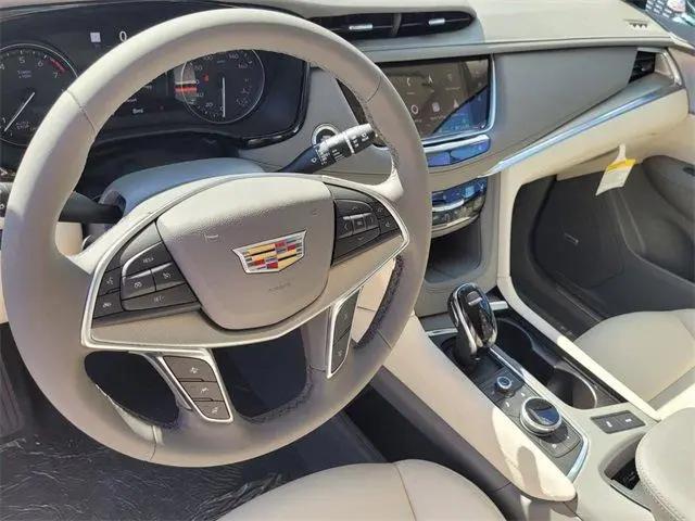 2025 Cadillac XT5 FWD Premium Luxury
