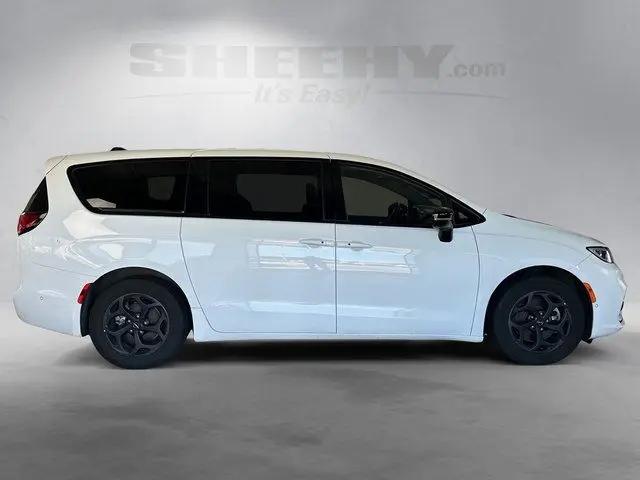 2024 Chrysler Pacifica Hybrid S Appearance Pkg