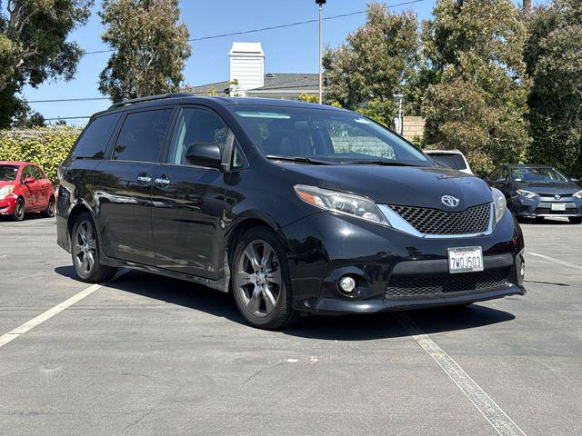 2017 Toyota Sienna SE 8 Passenger for sale in Manhattan Beach, CA