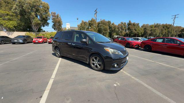 2017 Toyota Sienna SE 8 Passenger