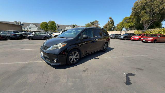 2017 Toyota Sienna SE 8 Passenger