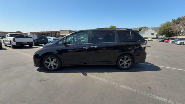 2017 Toyota Sienna SE 8 Passenger