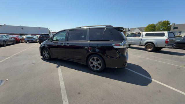 2017 Toyota Sienna SE 8 Passenger