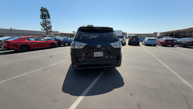2017 Toyota Sienna SE 8 Passenger