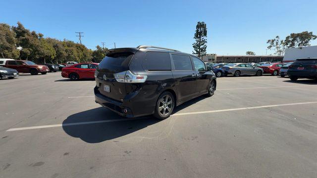 2017 Toyota Sienna SE 8 Passenger