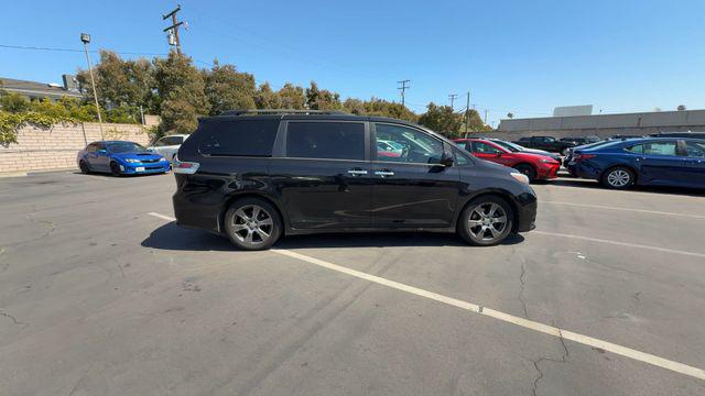 2017 Toyota Sienna SE 8 Passenger