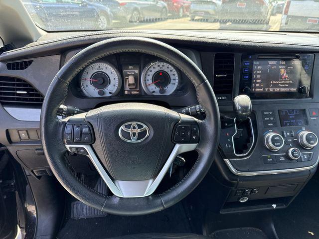 2017 Toyota Sienna SE 8 Passenger