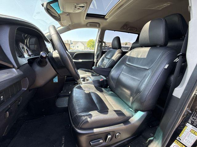 2017 Toyota Sienna SE 8 Passenger