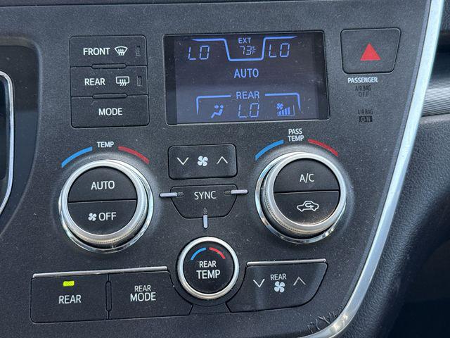 2017 Toyota Sienna SE 8 Passenger