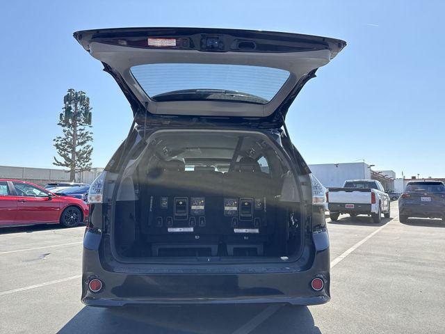 2017 Toyota Sienna SE 8 Passenger