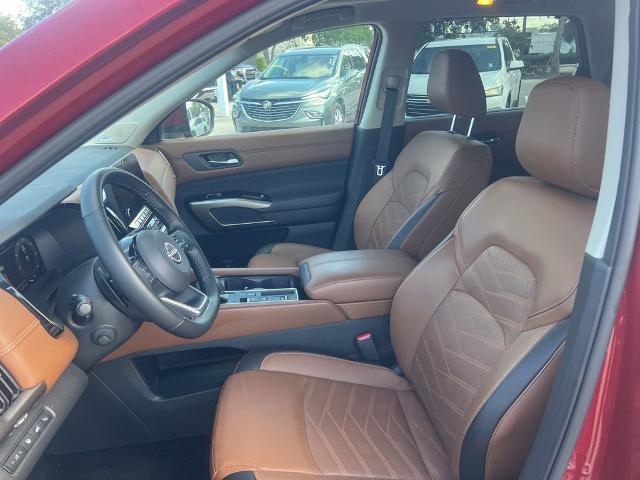 2025 Nissan Pathfinder Platinum FWD