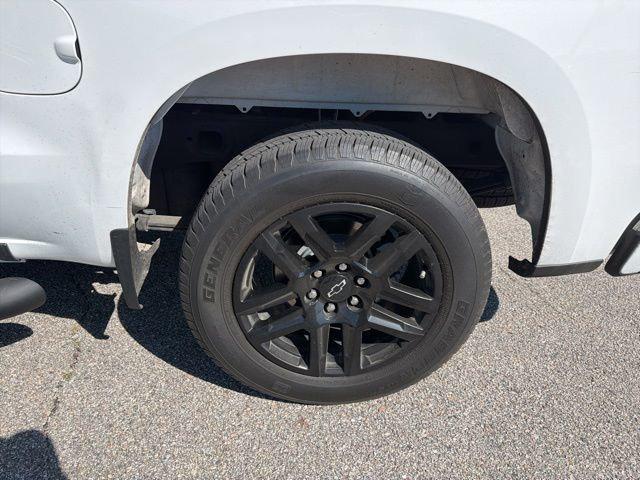2023 Chevrolet Silverado 1500 4WD Crew Cab Short Bed Custom