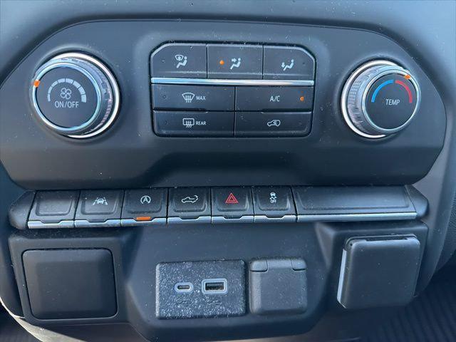 2023 Chevrolet Silverado 1500 4WD Crew Cab Short Bed Custom