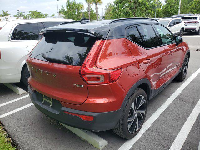 2022 Volvo XC40 T5 R-Design