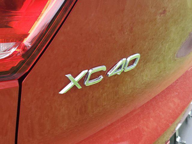 2022 Volvo XC40 T5 R-Design