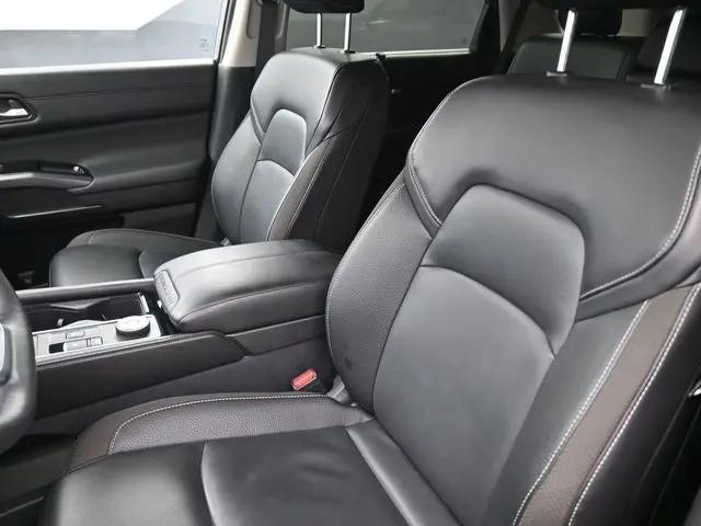 2025 Nissan Pathfinder SL 4WD
