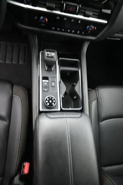 2025 Nissan Pathfinder SL 4WD