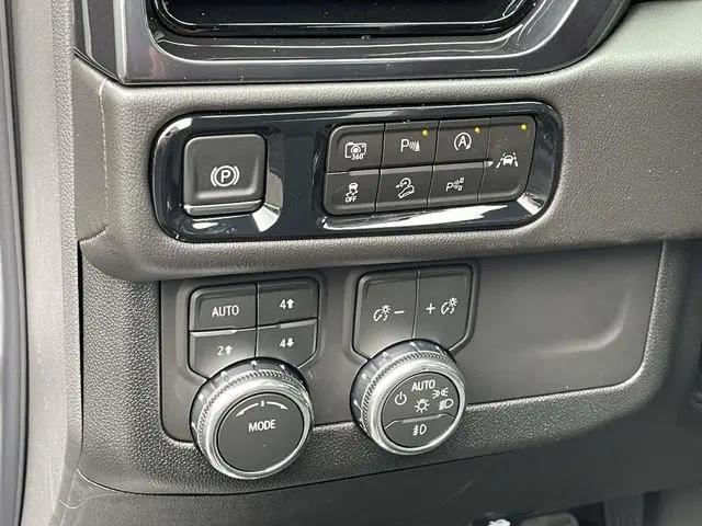 2026 GMC Yukon 4WD AT4