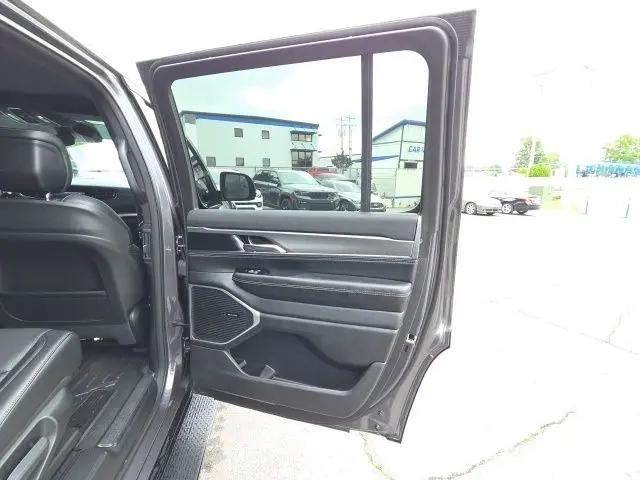 2023 Jeep Wagoneer Series II Carbide 4x4
